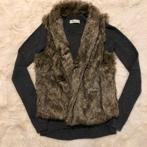 Faux Fur Vest Abercrombie & Fitch (NWT)